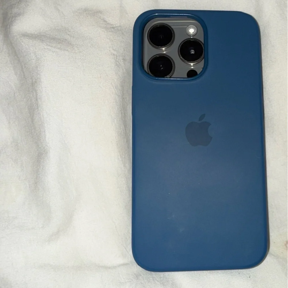 Apple Silicone Case with MagSafe for iPhone 12 Pro Capri Blue